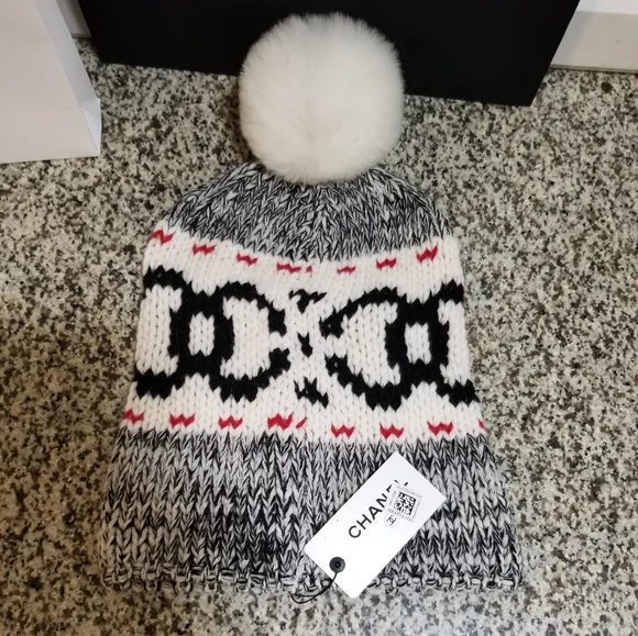 Chanel wool &Lamb Fur Pom-Pom Beanie - Picture 4 of 16